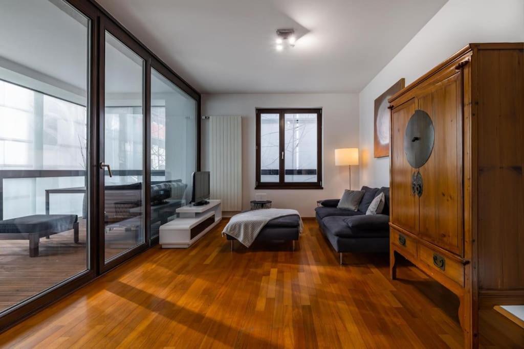 Modern Spacious Flat With A Terrace And A Parking 프라하 외부 사진