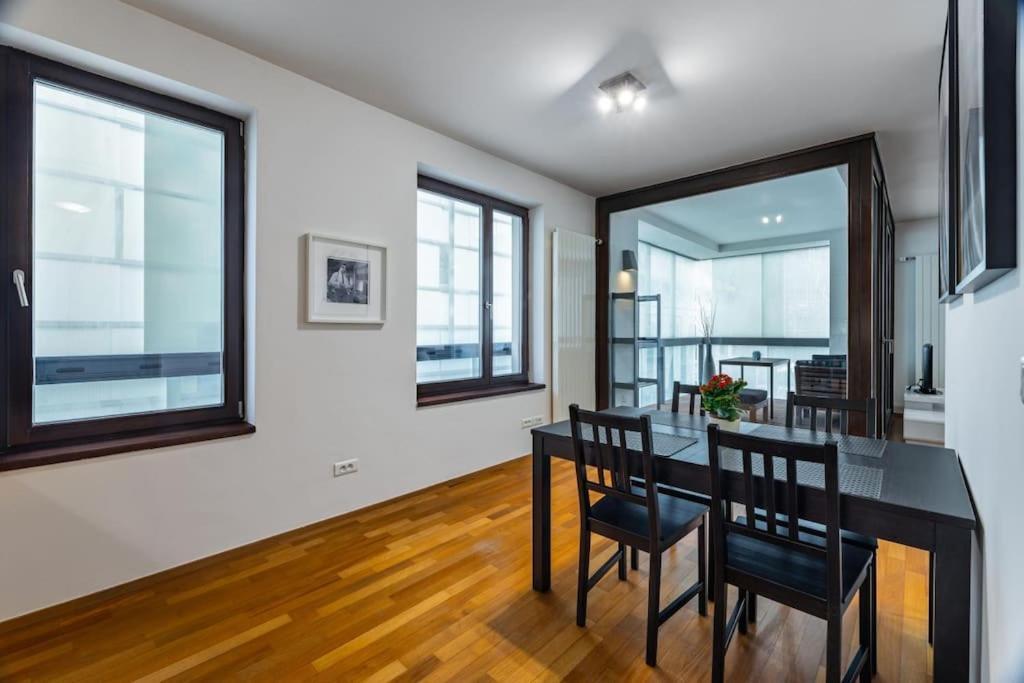 Modern Spacious Flat With A Terrace And A Parking 프라하 외부 사진