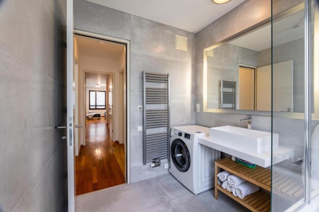 Modern Spacious Flat With A Terrace And A Parking 프라하 외부 사진